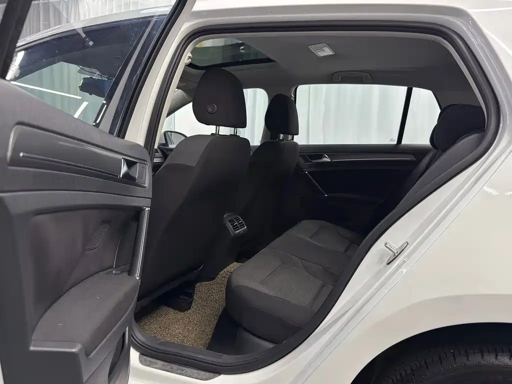 Volkswagen Golf 2016 1.6L AT Comfort