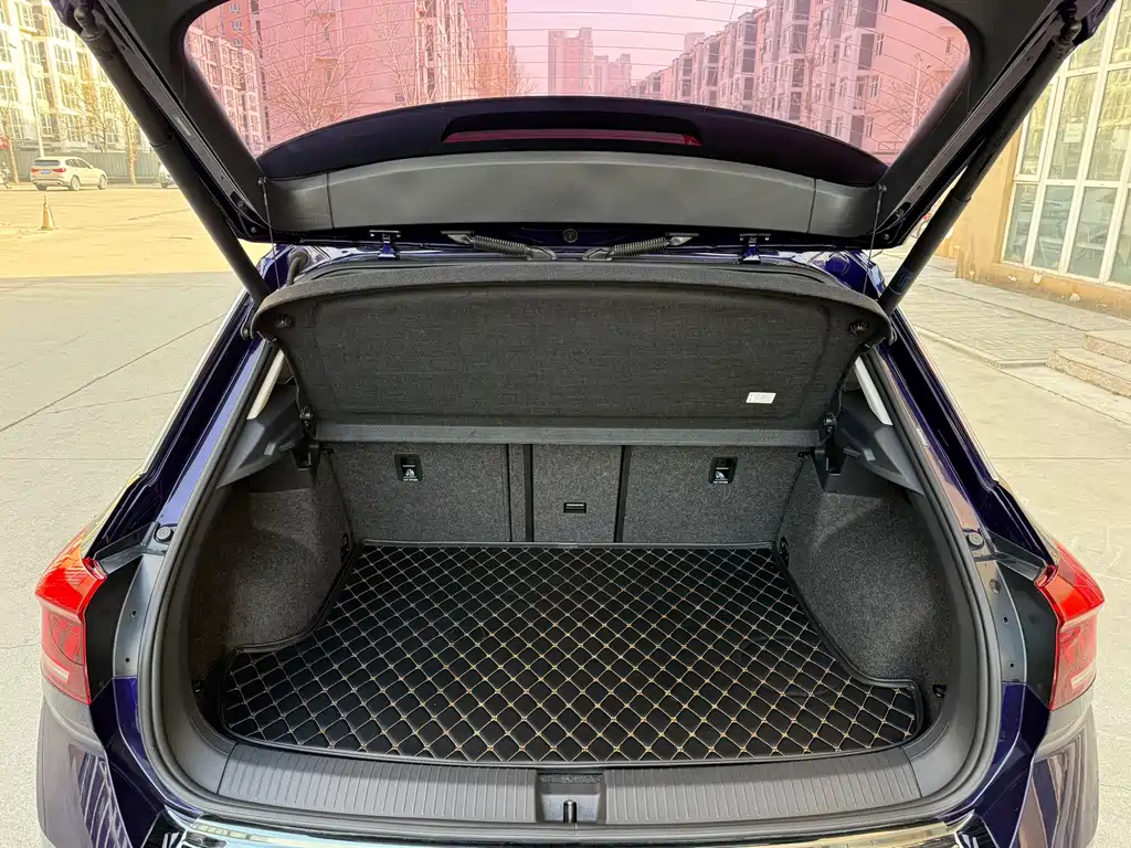 VOLKSWAGEN T ROC EXPLORING SONGS