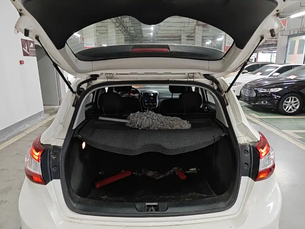 Nissan Tiida — миниатюра 19