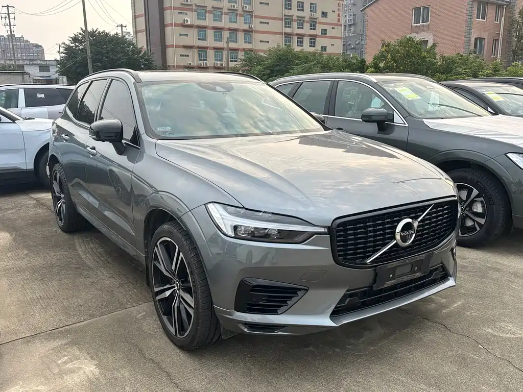 Volvo XC60 PHEV — миниатюра 3
