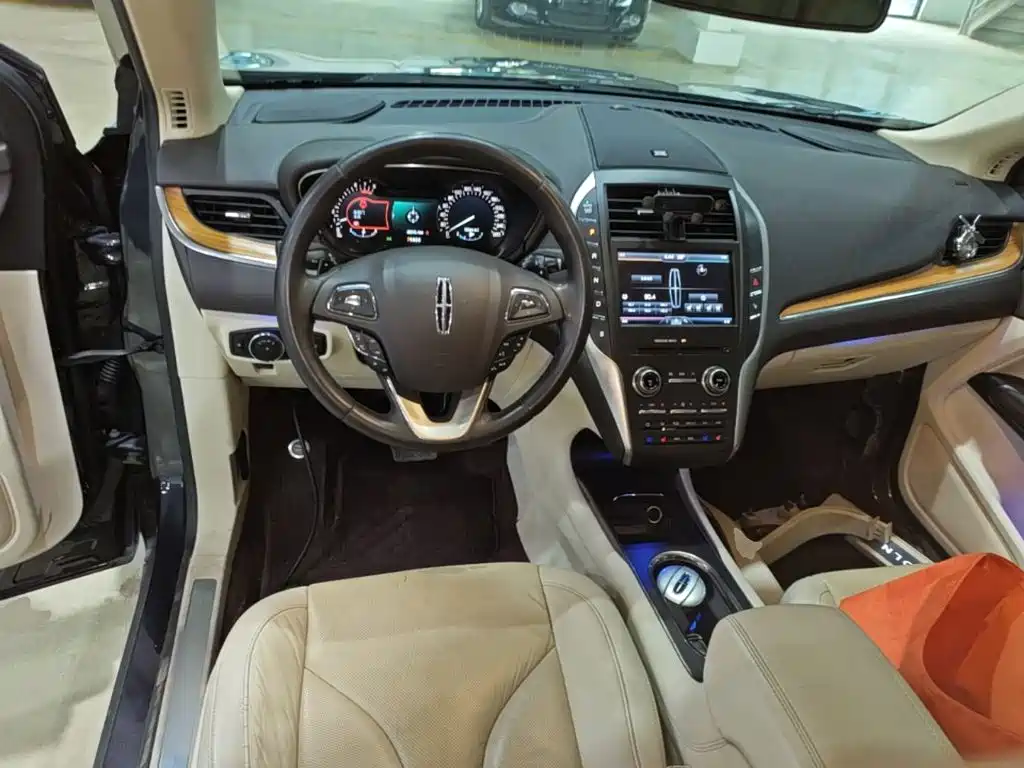 Lincoln MKC — миниатюра 11