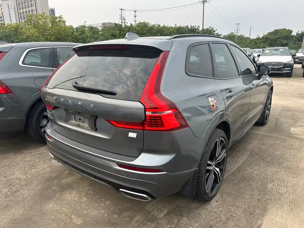 Volvo XC60 PHEV — миниатюра 4