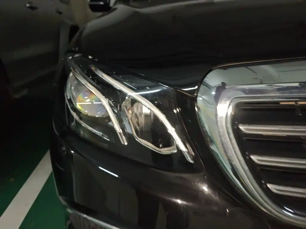 Mercedes-Benz E-Class — миниатюра 7