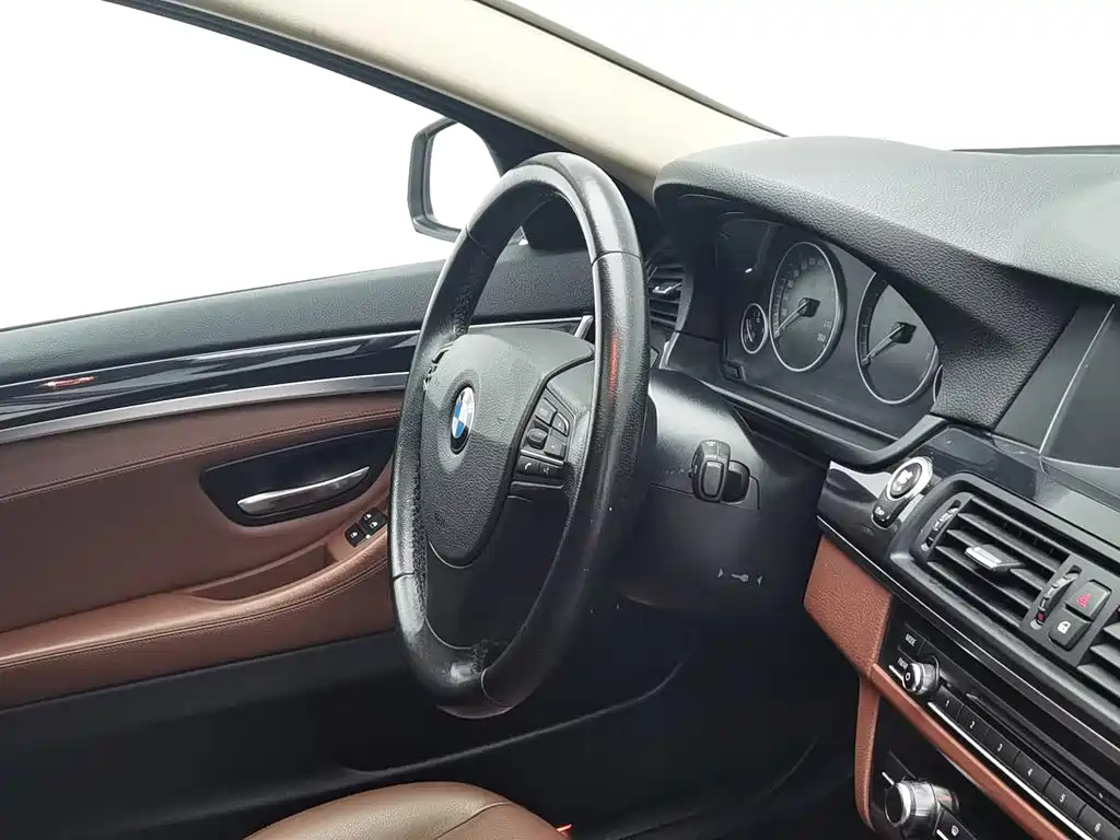 BMW 5 Series — миниатюра 22