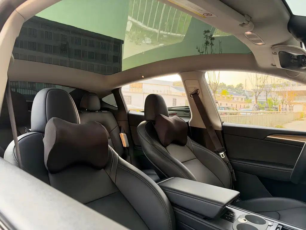 Tesla Model Y — миниатюра 11