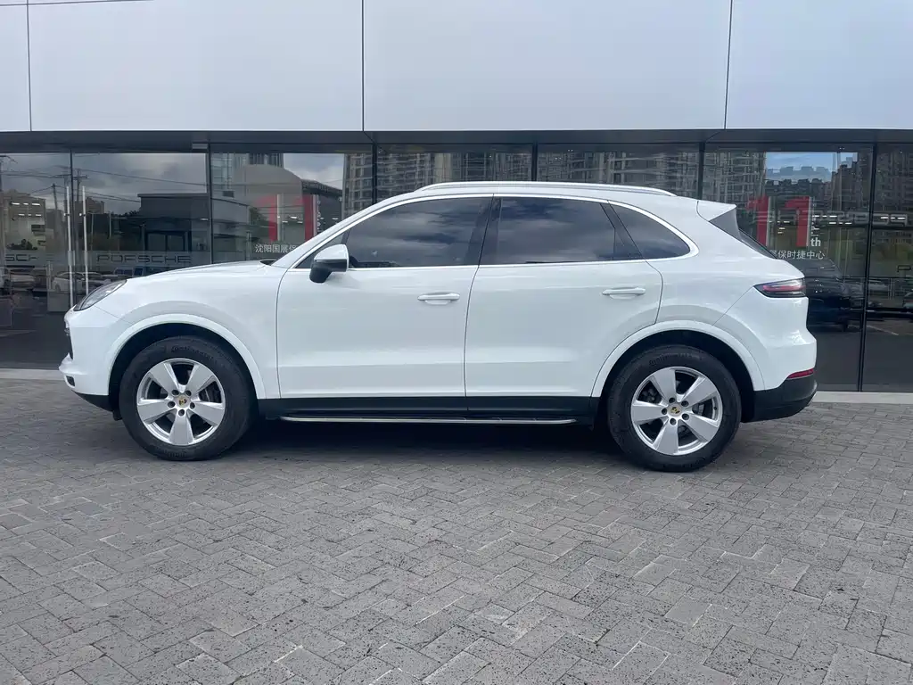 Porsche Cayenne — миниатюра 8