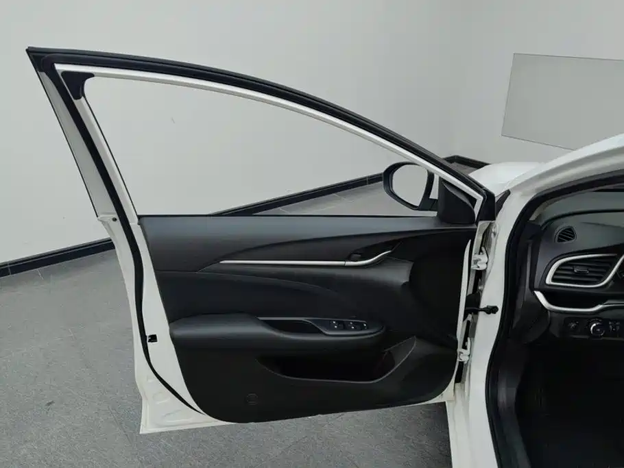 Buick Excelle — миниатюра 7