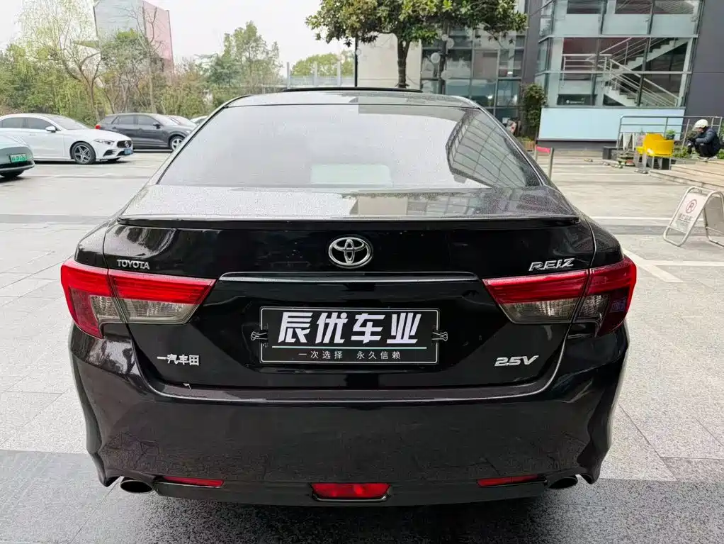 Toyota Reiz — миниатюра 4