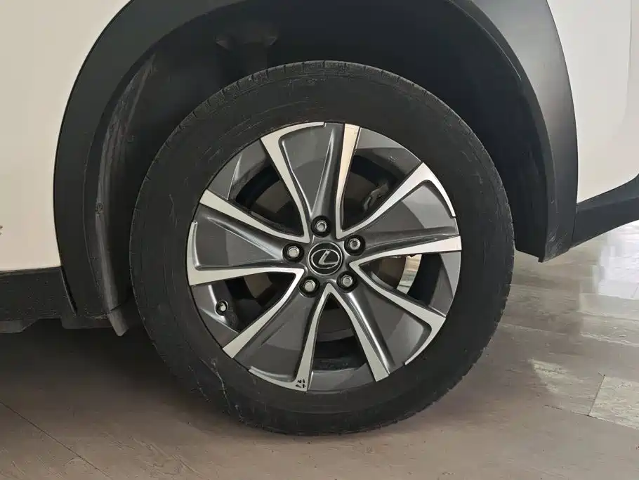 Lexus UX New Energy — миниатюра 6