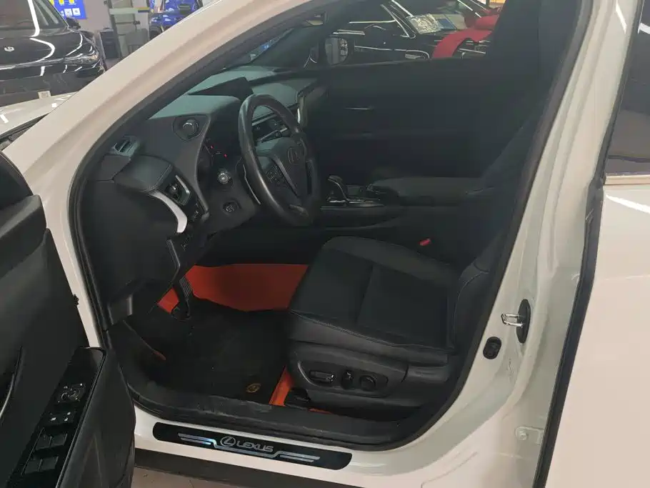 Lexus UX New Energy — миниатюра 9