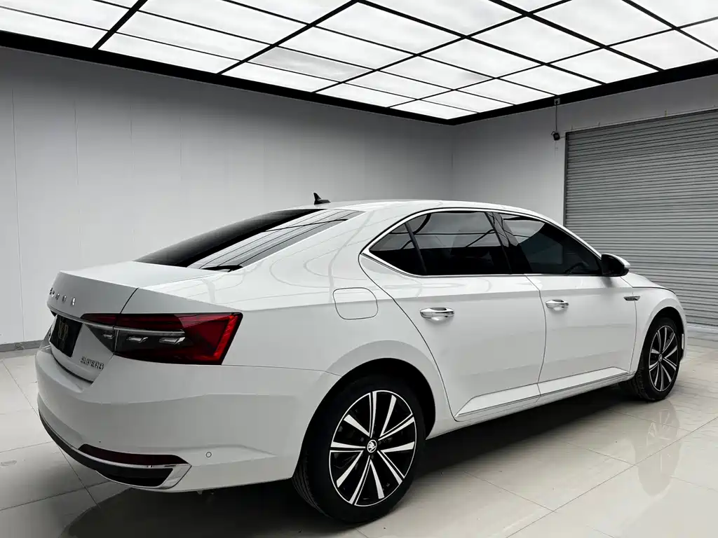 Skoda Superb — миниатюра 4