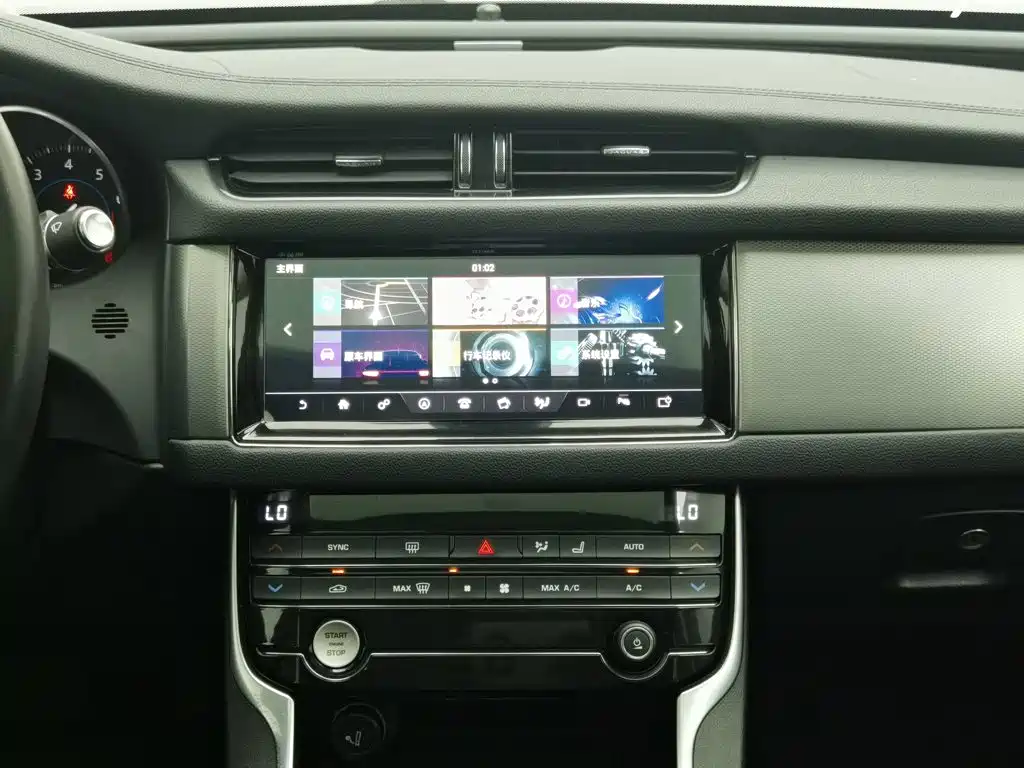 Jaguar XFL — миниатюра 12