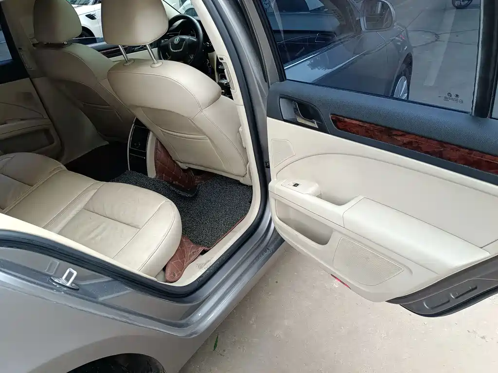 Skoda Superb — миниатюра 7