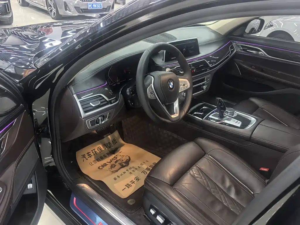 BMW 7 Series — миниатюра 9