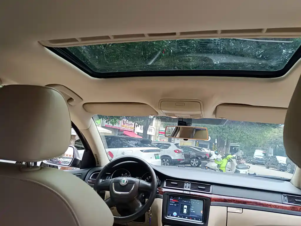 Skoda Superb — миниатюра 11