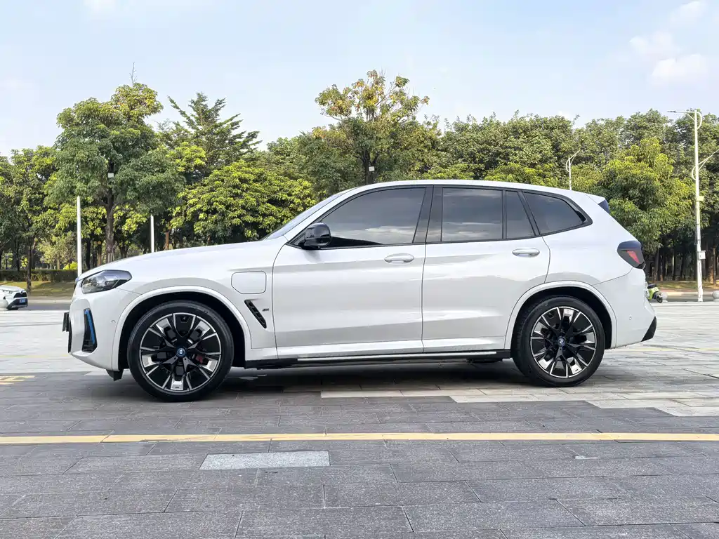 BMW iX3 — миниатюра 4