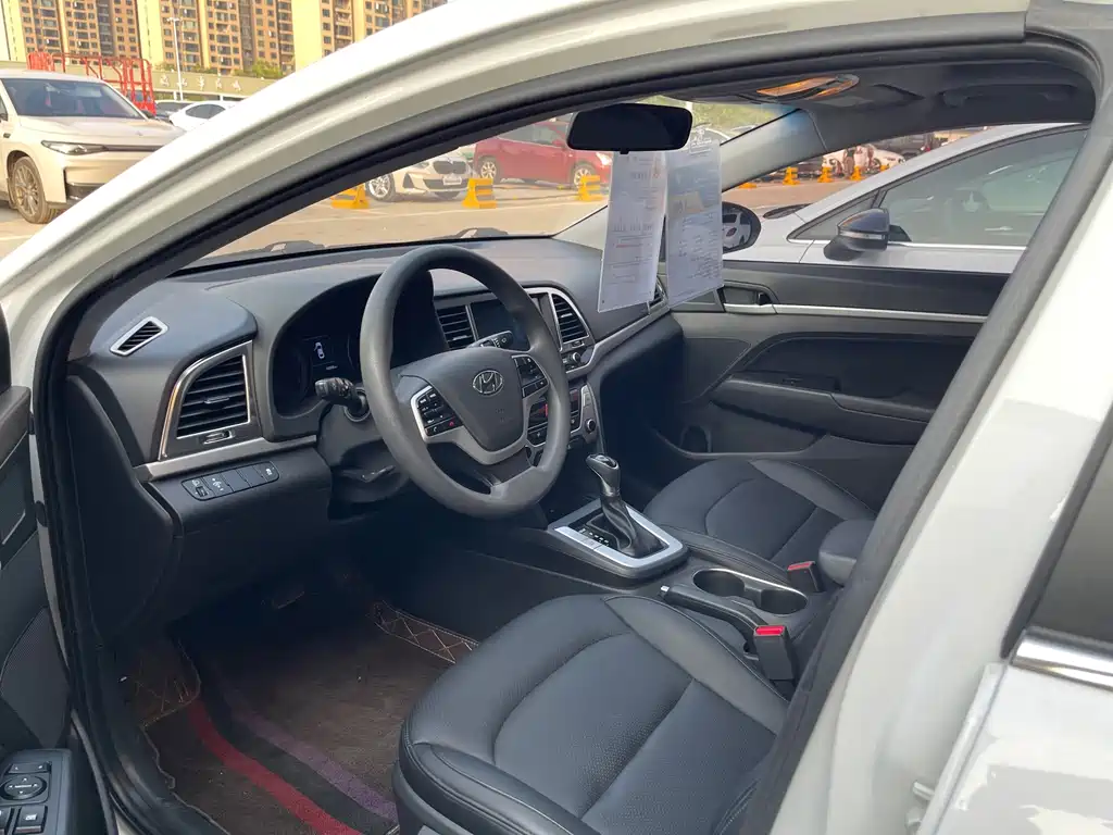 Hyundai Elantra — миниатюра 14