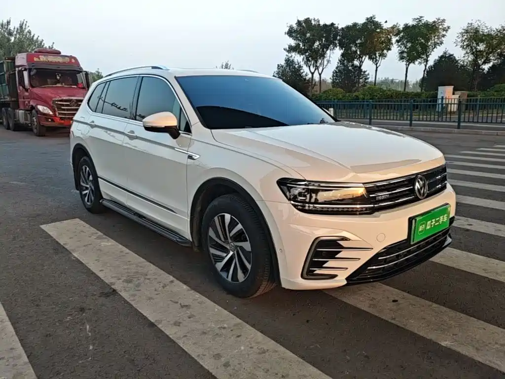 Volkswagen Tiguan L PHEV — миниатюра 4