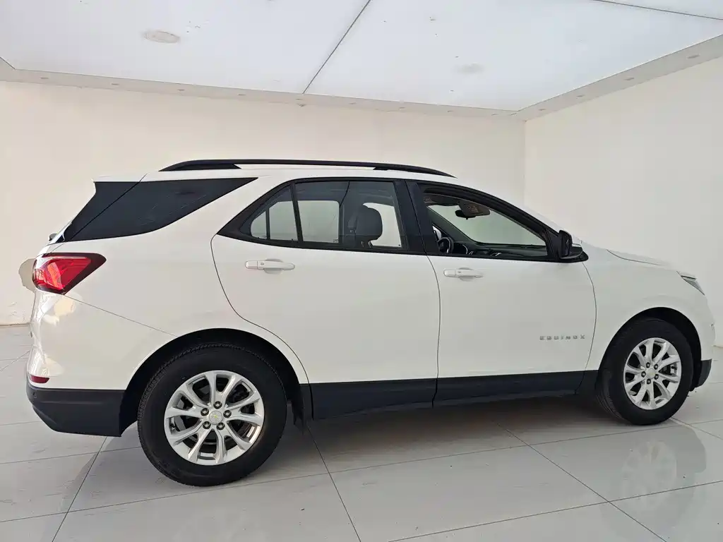 Chevrolet Equinox — миниатюра 16