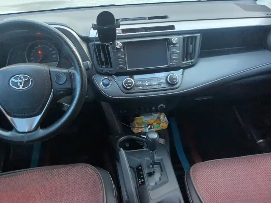 Toyota RAV4 — миниатюра 13