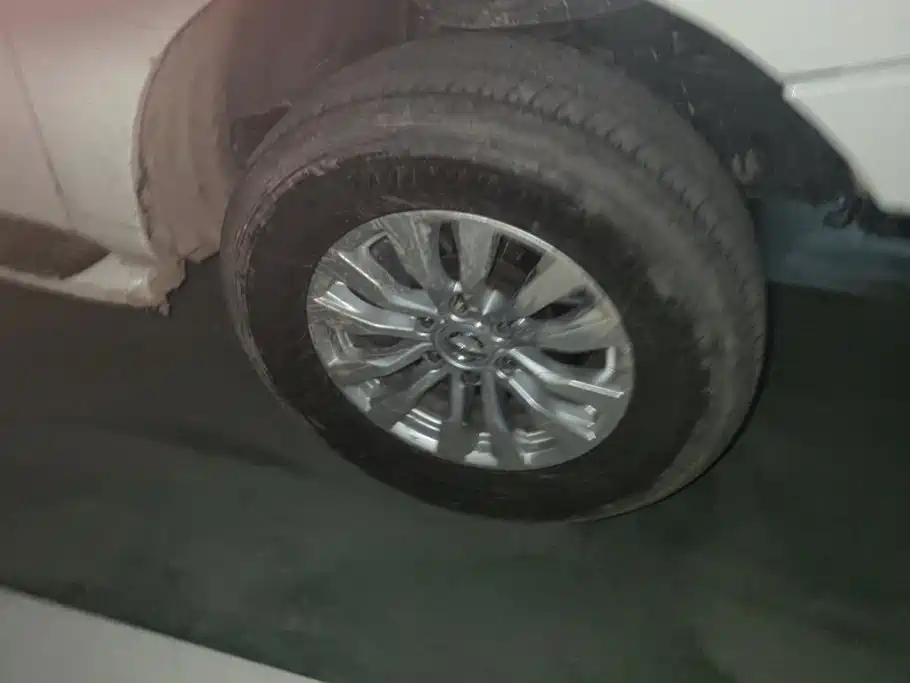 Nissan Patrol — миниатюра 6