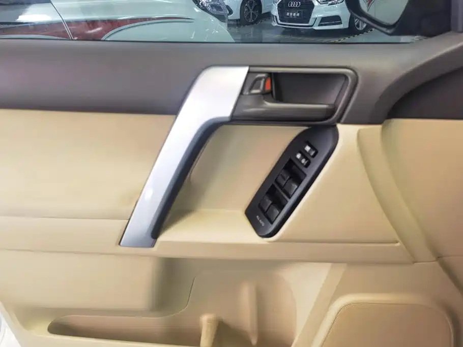 Toyota Prado — миниатюра 7