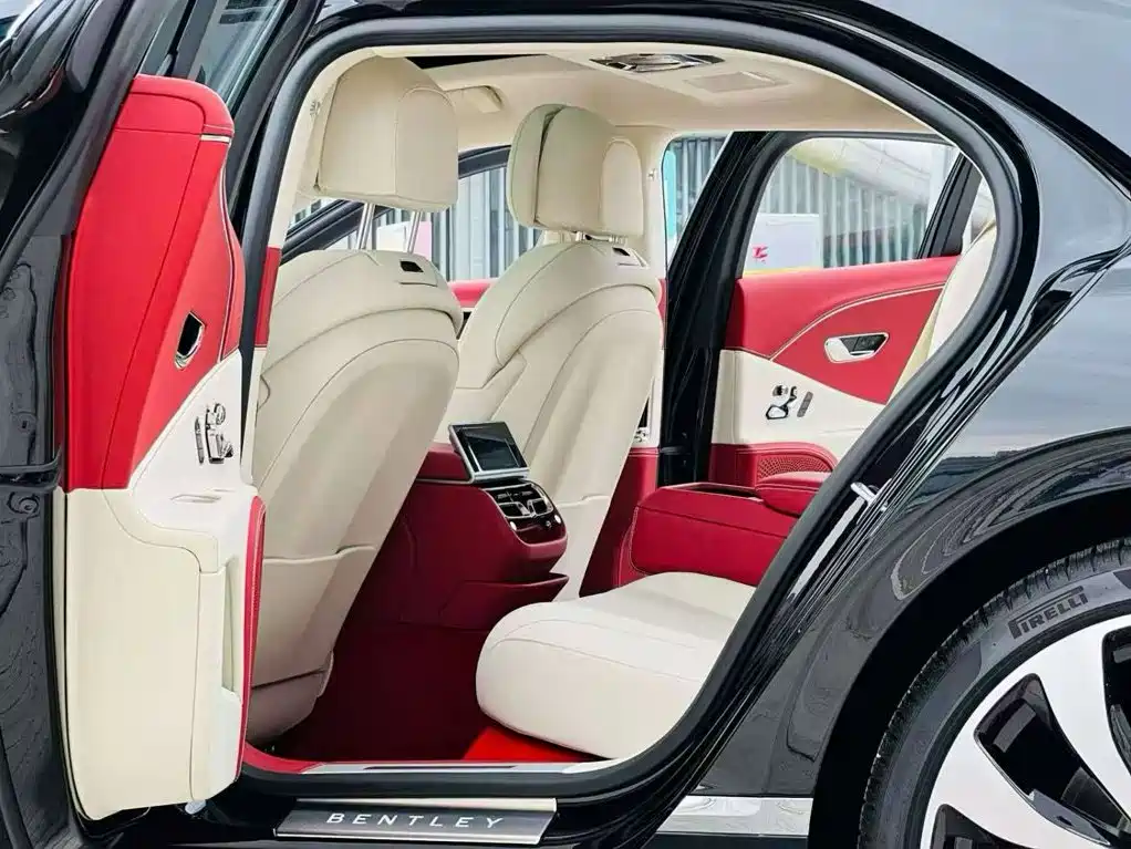 Bentley Flying Spur — миниатюра 6