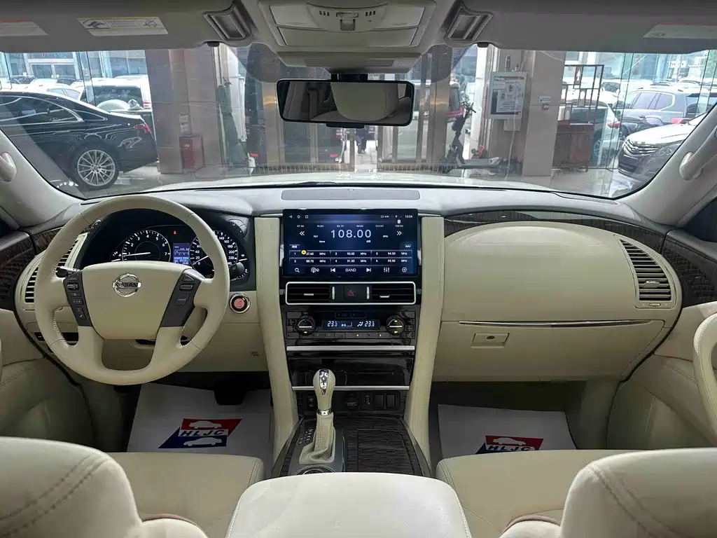 Nissan Patrol — миниатюра 10