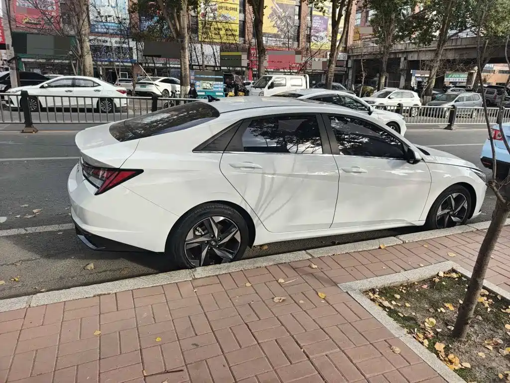 Hyundai Elantra — миниатюра 4