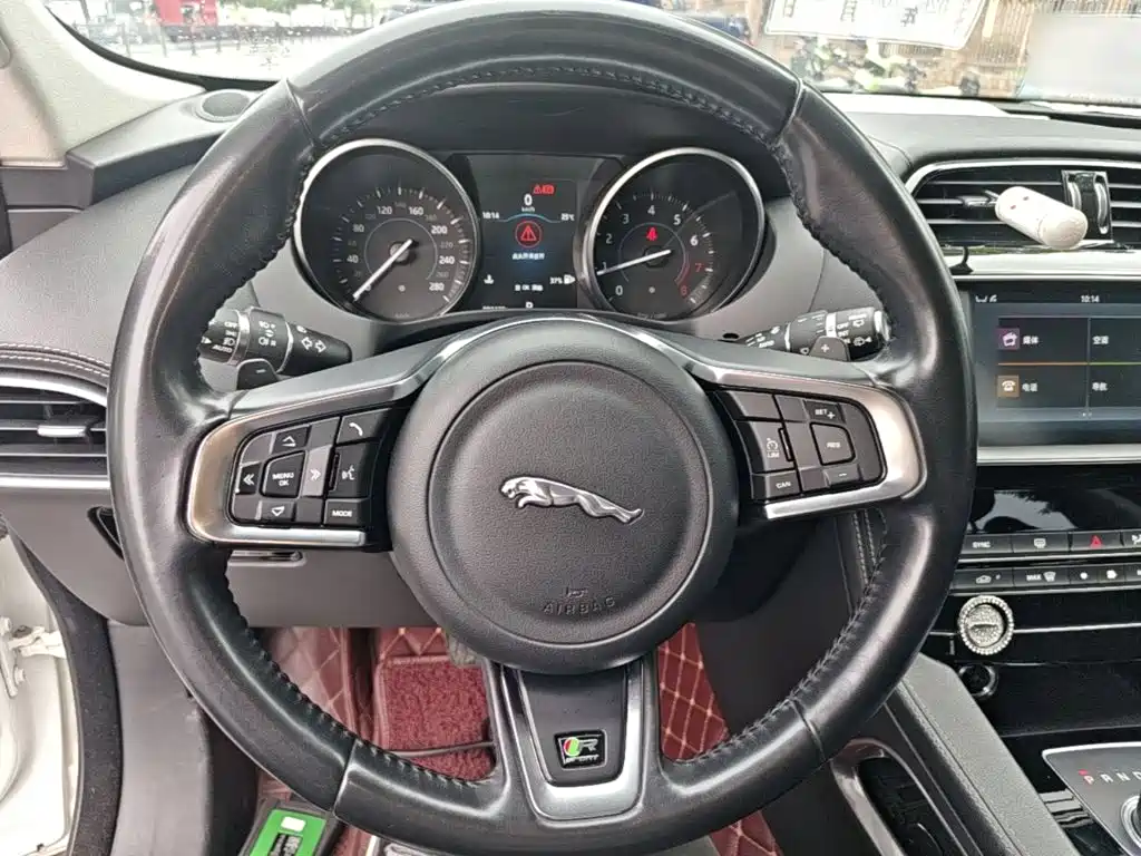Jaguar F-PACE — миниатюра 11