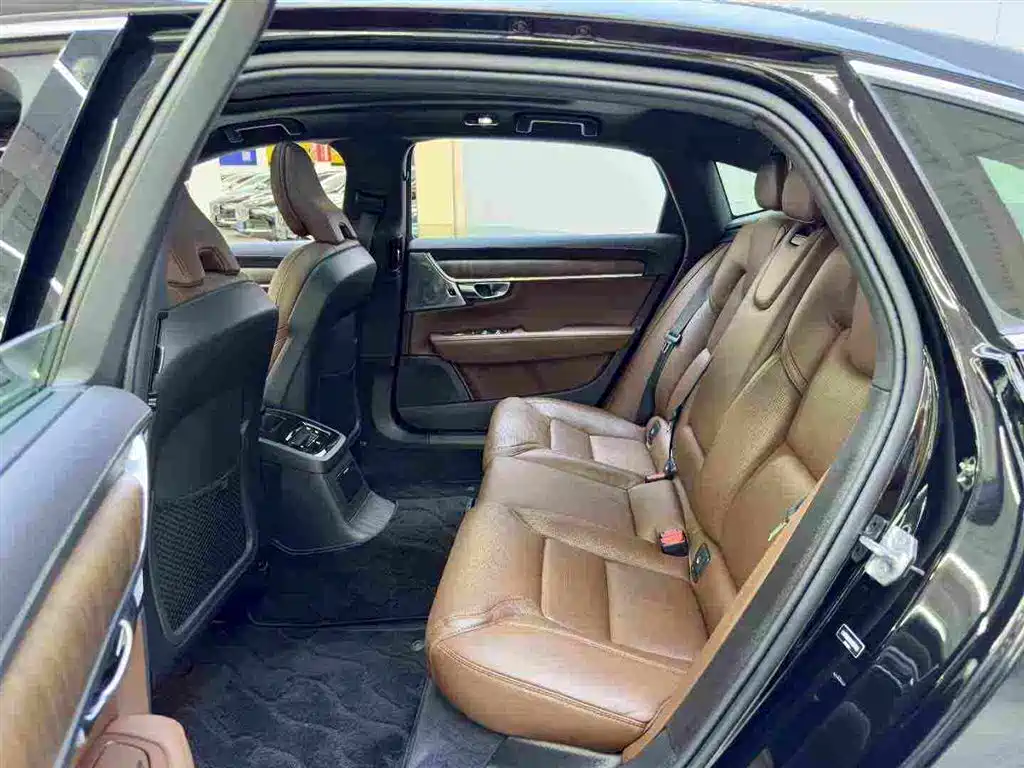 Volvo S90 2022 T8 E Luxury