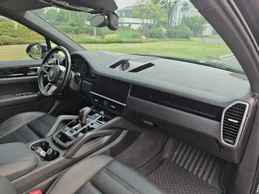 Porsche Cayenne — миниатюра 12