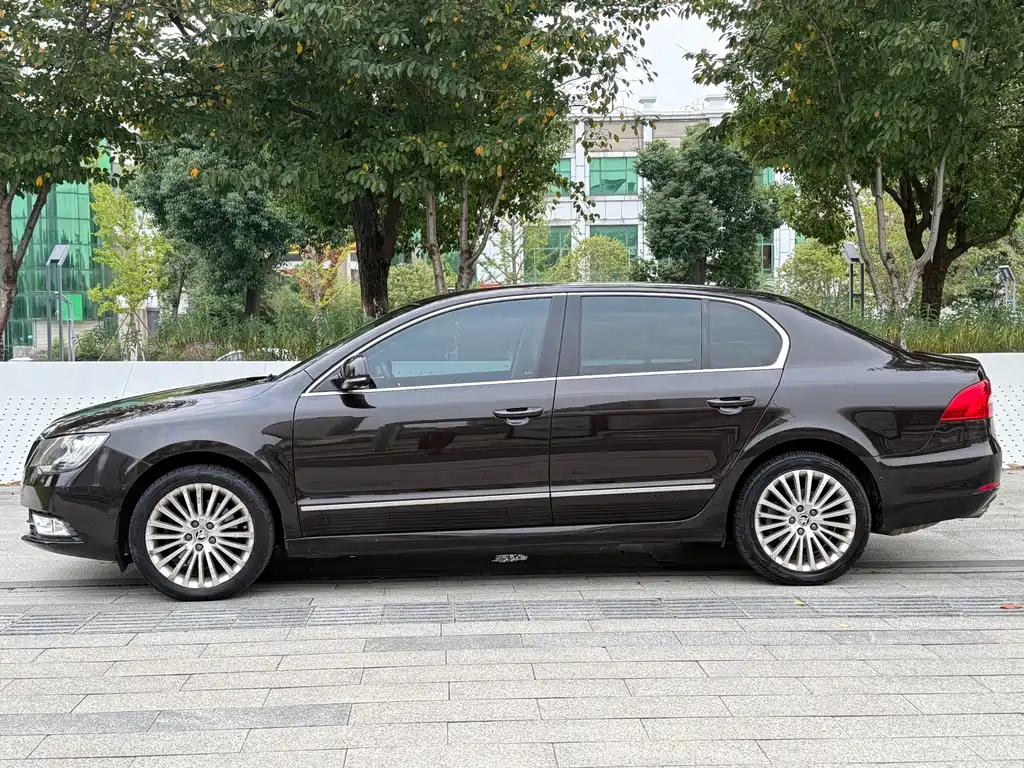 Skoda Superb — миниатюра 3