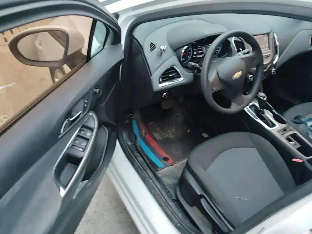 Chevrolet Cruze — миниатюра 16