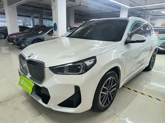 BMW iX1