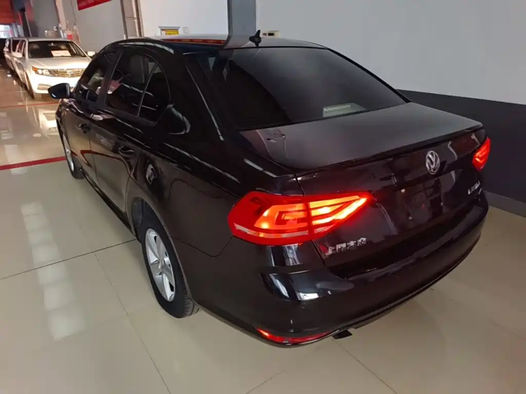 Volkswagen Lavida — миниатюра 5