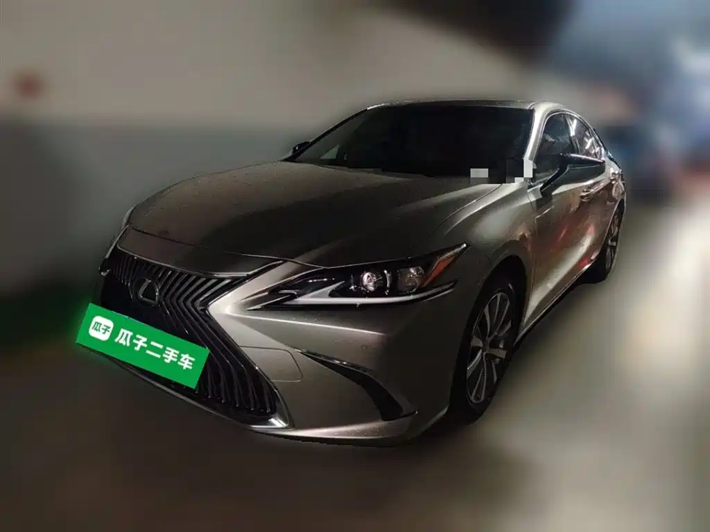 Lexus ES 2019