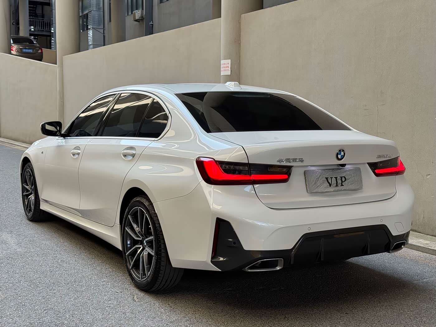 BMW 3 Series 2.0 л 2023 г. Белый, пробег 22500 км
