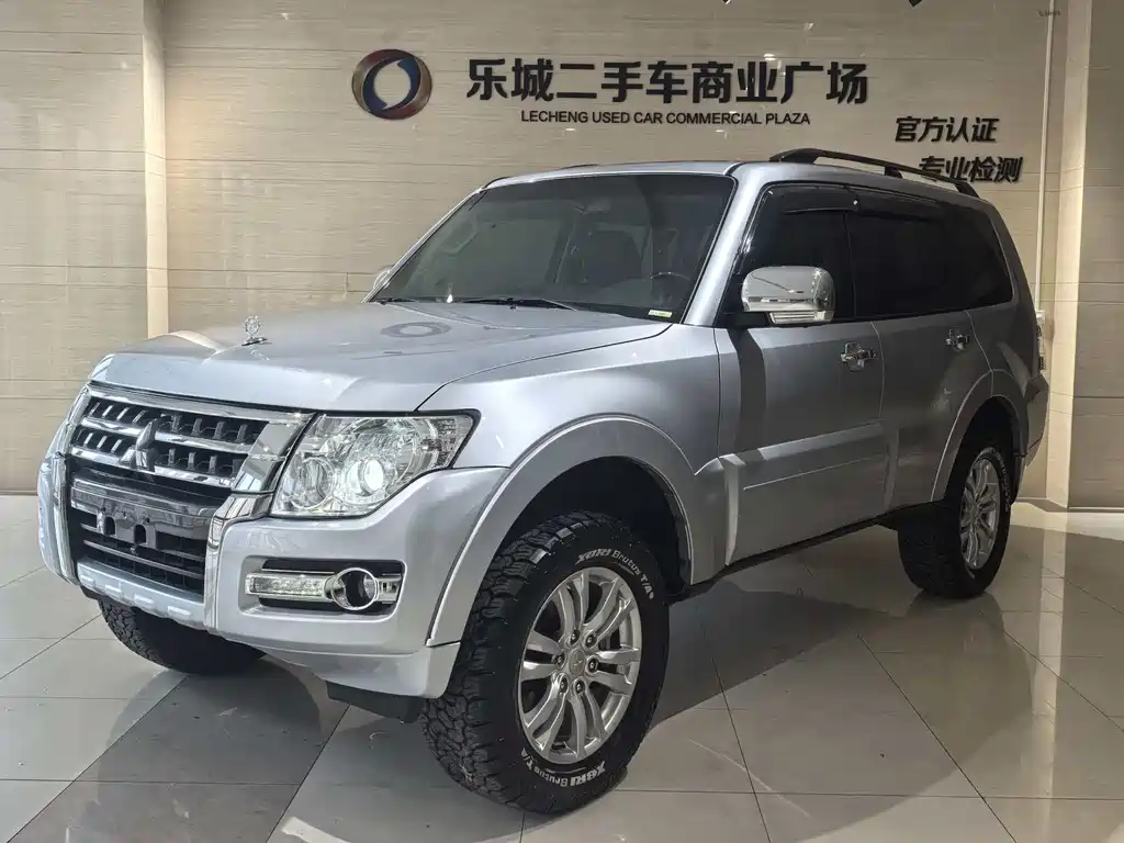 Mitsubishi Pajero (Import) 2018