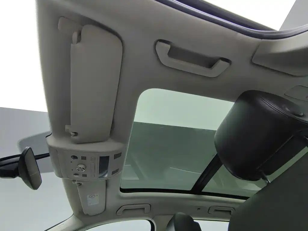 Volkswagen Touareg — миниатюра 14