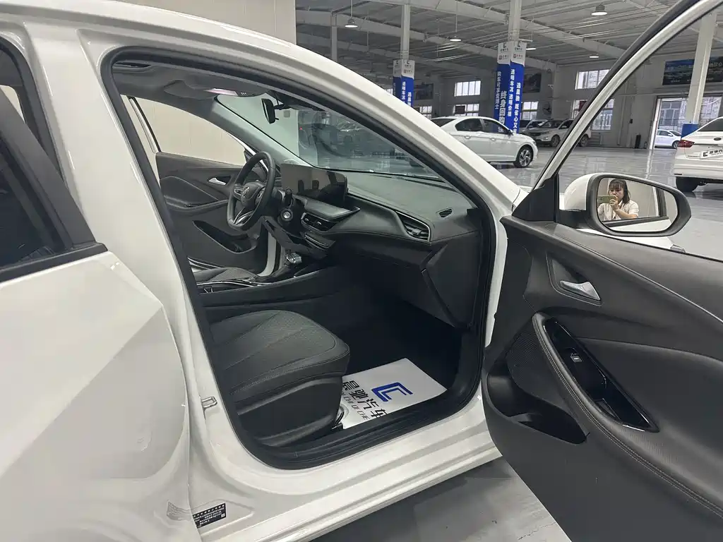 Buick Verano — миниатюра 12