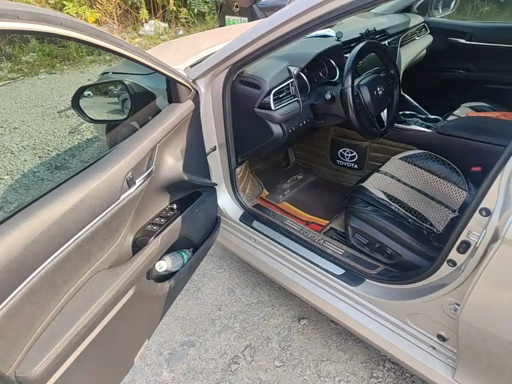 Toyota Camry — миниатюра 16