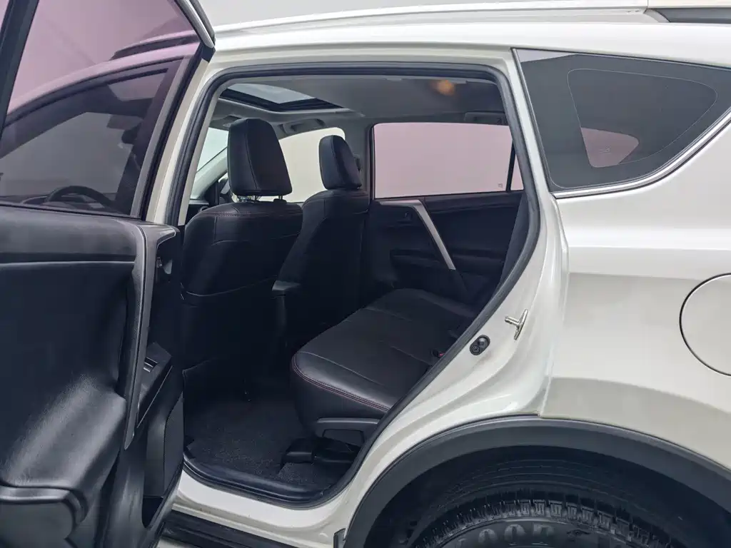 Toyota RAV4 — миниатюра 16