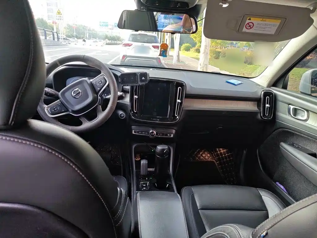 Volvo XC40 — миниатюра 5