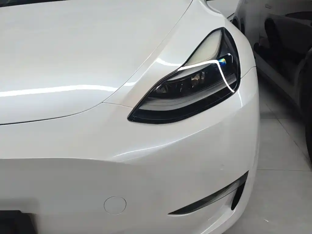 Tesla Model Y — миниатюра 24