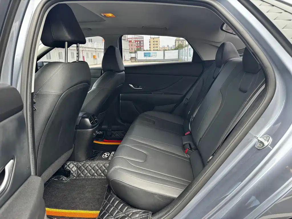 Hyundai Elantra — миниатюра 8