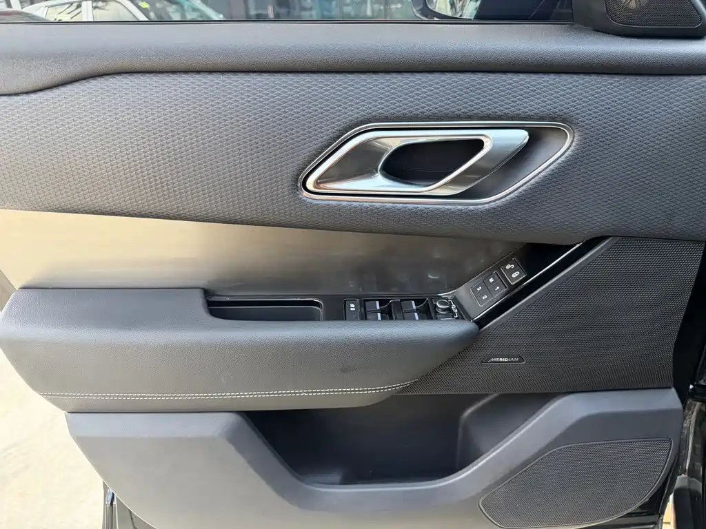 Land Rover Velar — миниатюра 7