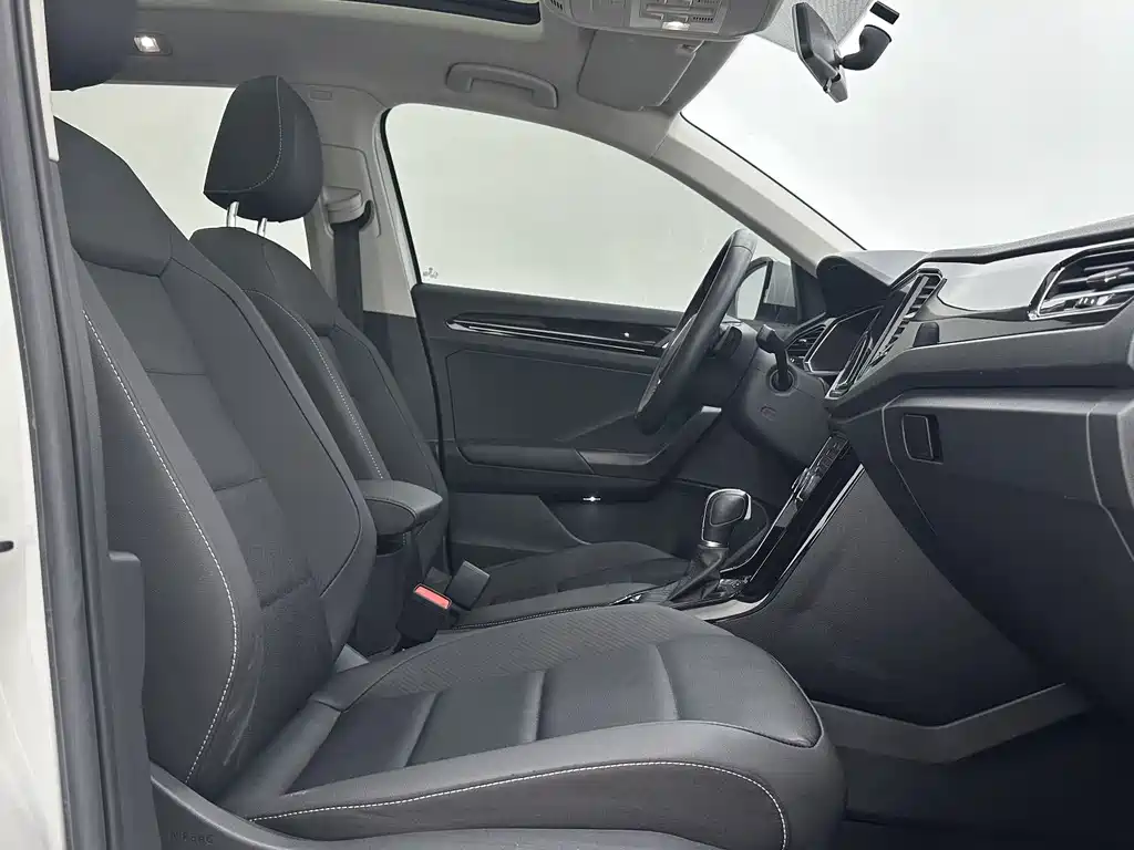 Volkswagen T-Roc 2022 280TSI DSG PLUS