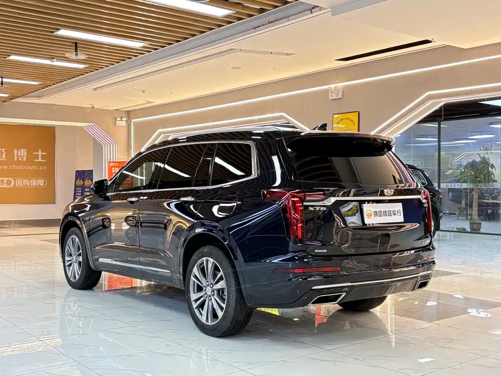 CADILLAC XT6