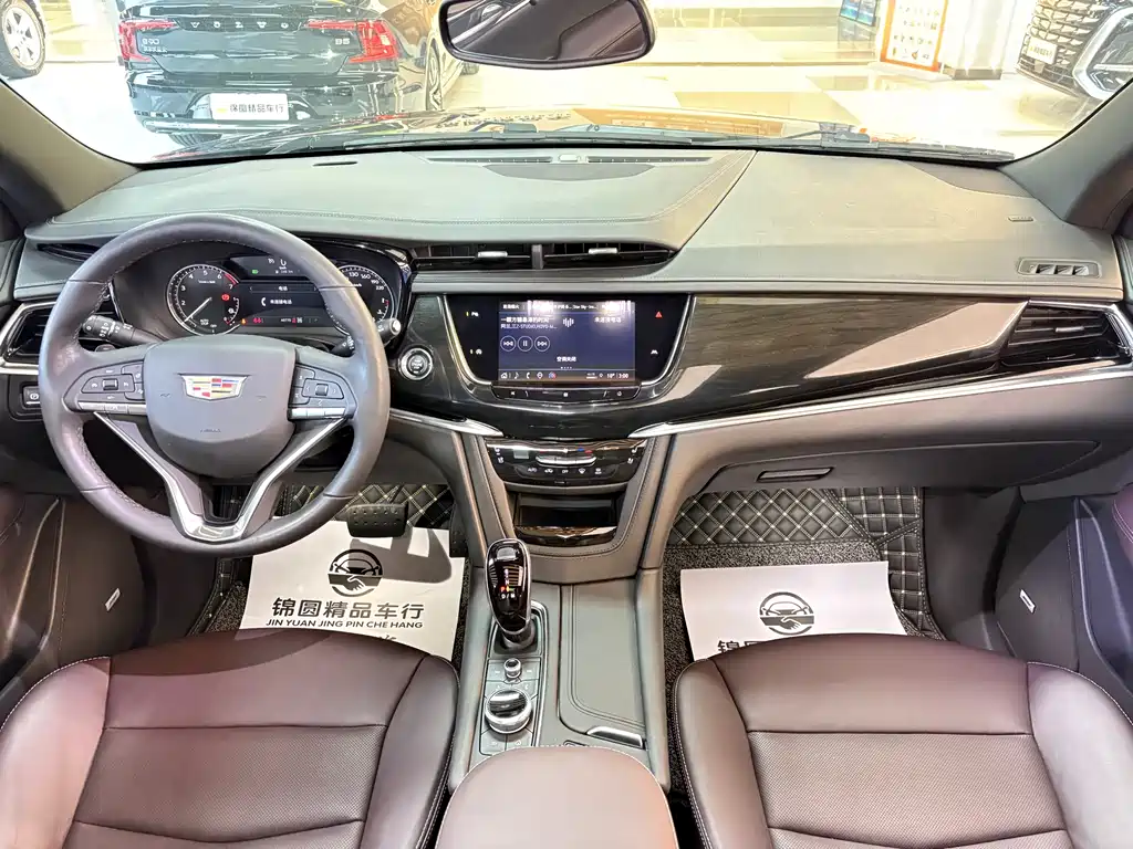 CADILLAC XT6